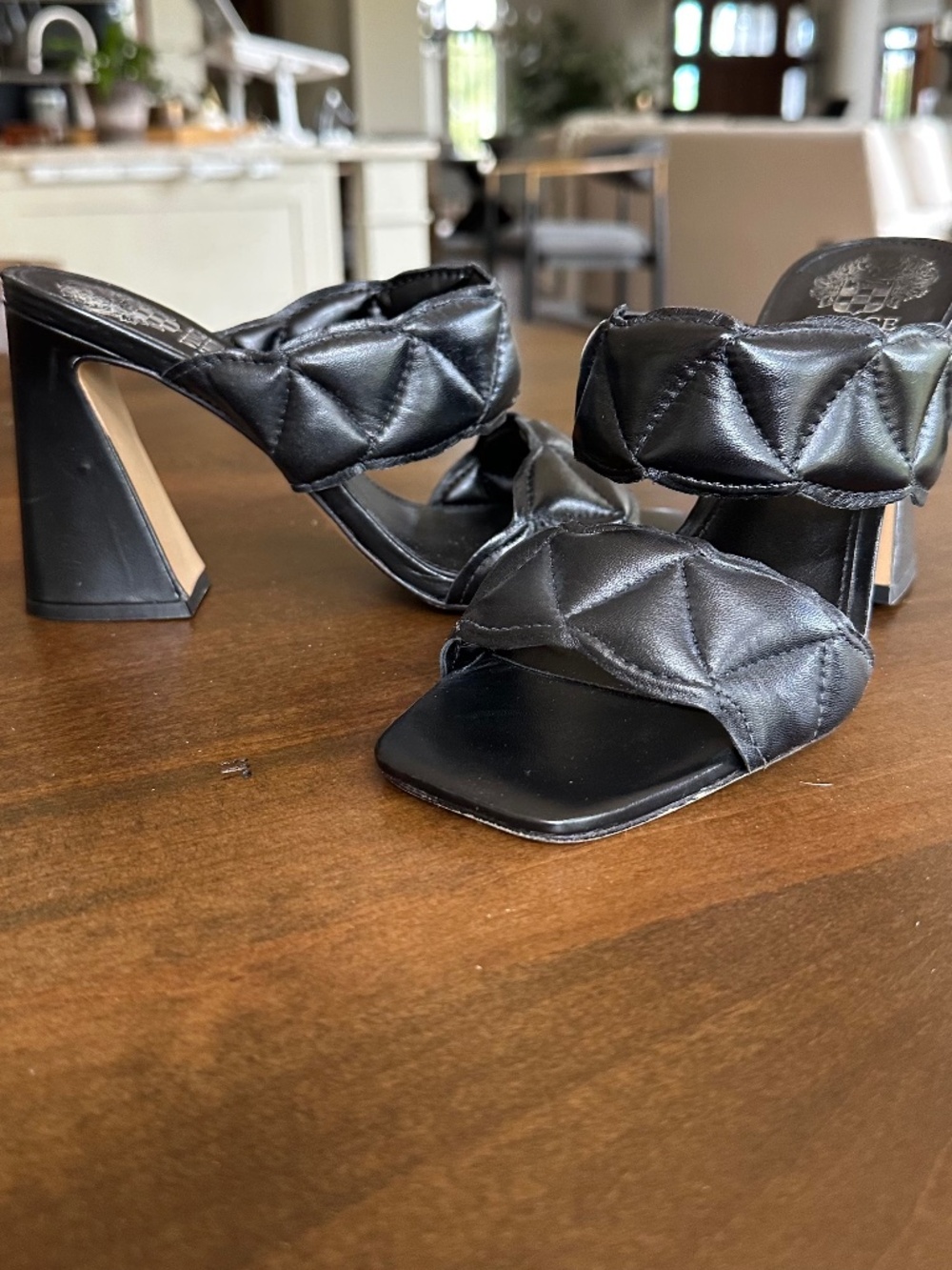 VINCE CAMUTO Renneya Block Heel Sandal Quilted Straps Black Women's Sz 7 NEW